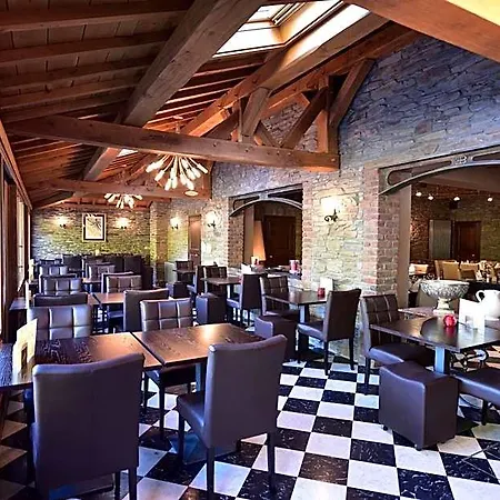Moulin De La Strument 3*