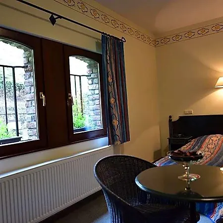 Hotel Moulin De La Strument 3*